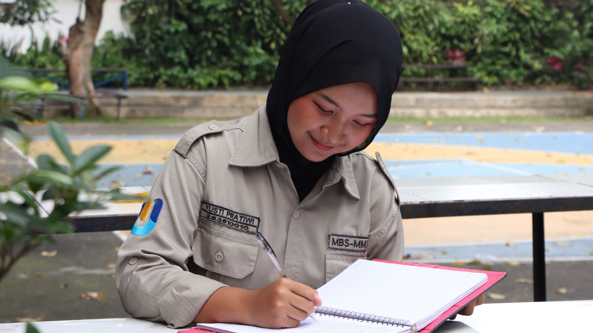 Mengapa Bisnis Kecil Sering Sulit Berkembang? Kenali Cara Menganalisis Peluang dalam Manajemen Bisnis Syariah!
