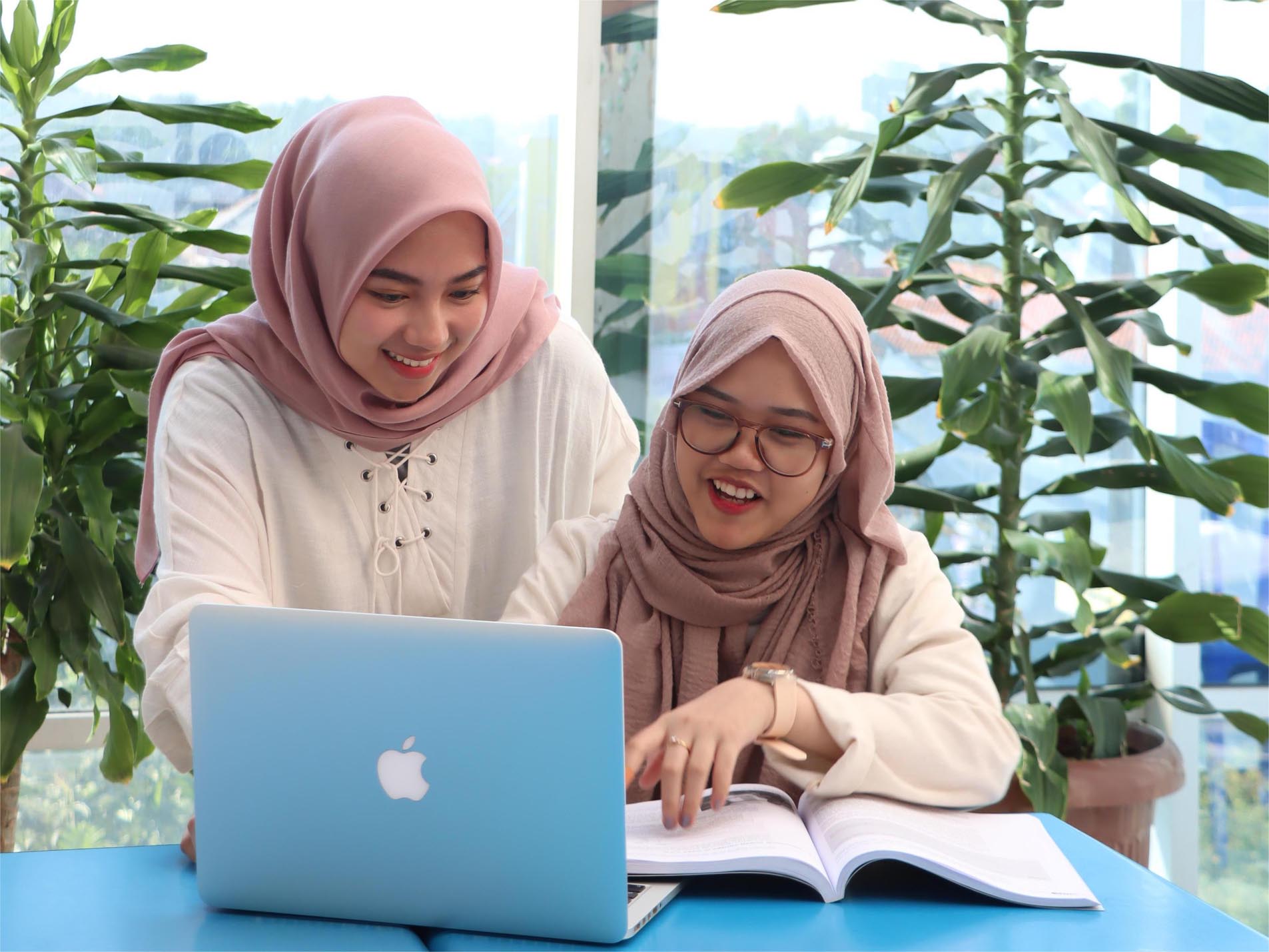 Bagaimana Mahasiswa Membangun Karier Digital? Ini 6 Strategi Lewat Kuliah & Networking Efektif!