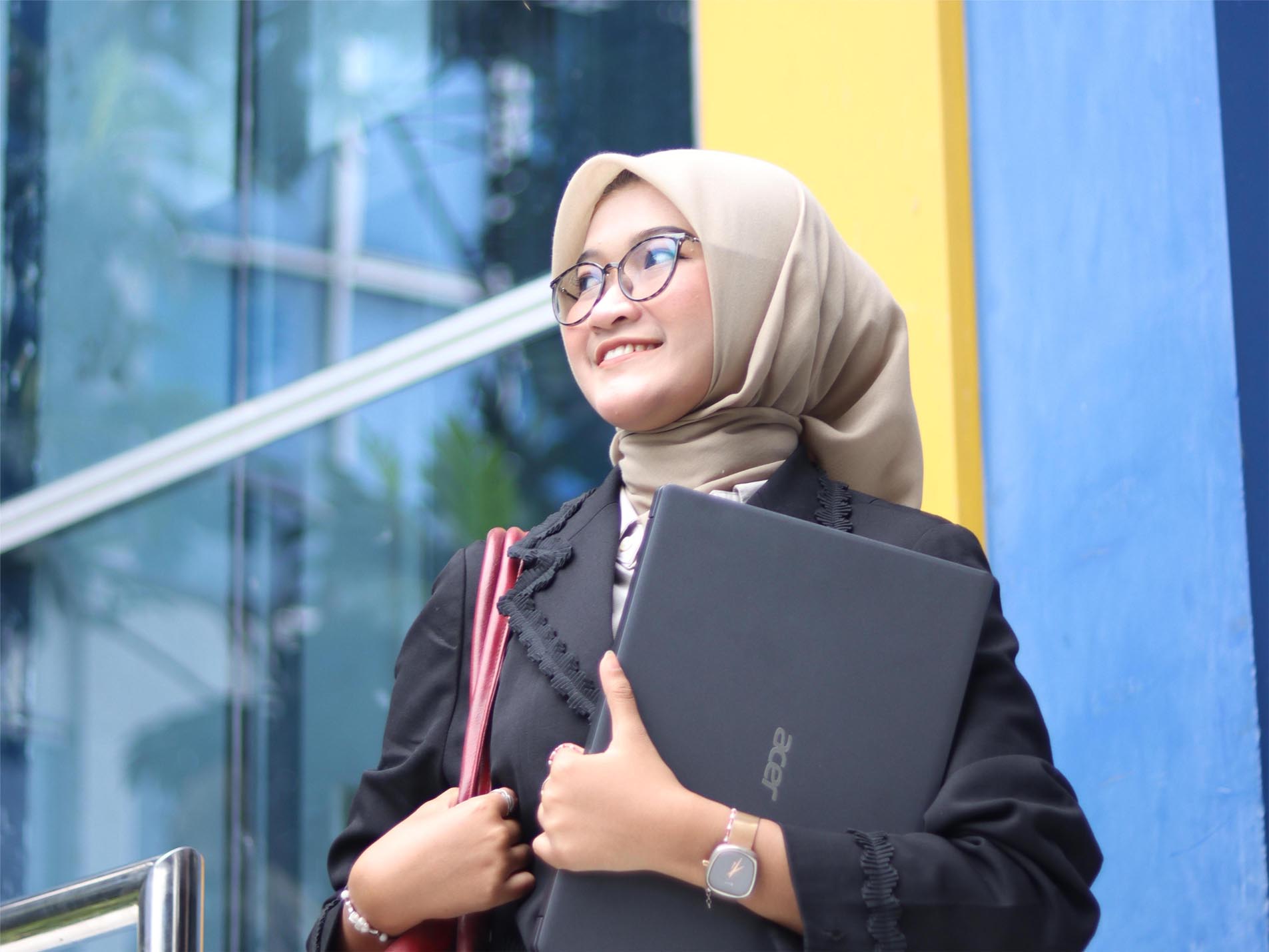 Kuliah Bikin Siap Kerja? Ini Jawabannya! Transformasi Mahasiswa dari Teori ke Praktik.