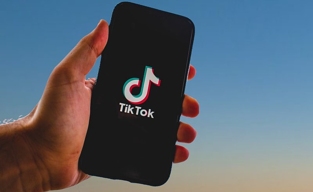 Jasa Share TikTok dan Instagram: Strategi Efektif Meningkatkan Jangkauan Konten Digital
