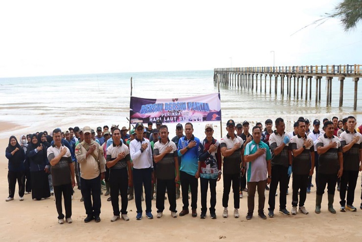 Birunya Lingga DLH Dorong Gerakan Bersih Pantai dan Laut