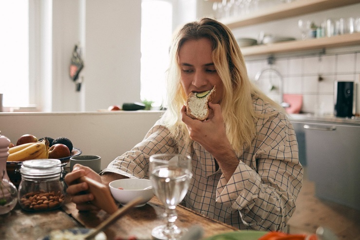 Mengenal Stress Eating, Keinginan Makan Berlebih saat Stres